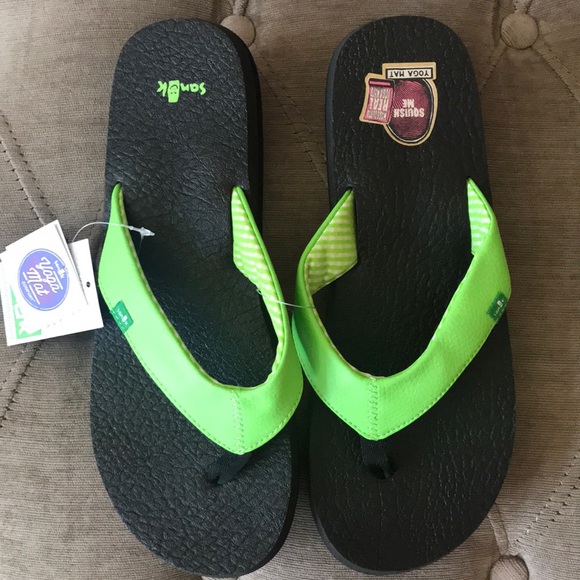 nike flip flops women pink